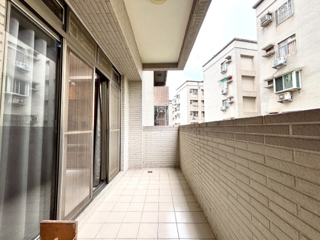 五股買房賣屋陸光唯一極美大三房車,新北市五股區六合街
