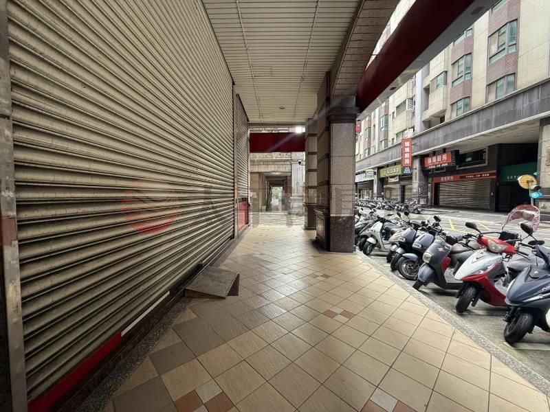 泰山買房賣屋18甲面寬邊間金店面,新北市泰山區仁武街