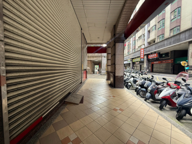 泰山買房賣屋十八甲人潮多多金店面,新北市泰山區仁武街