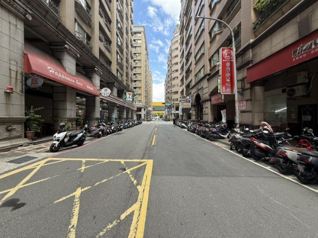 泰山買房賣屋十八甲人潮多多金店面,新北市泰山區仁武街