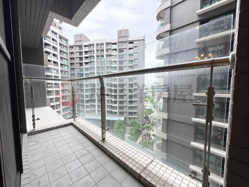 五股買房賣屋全聯旁前後陽台三房車,新北市五股區新城八路