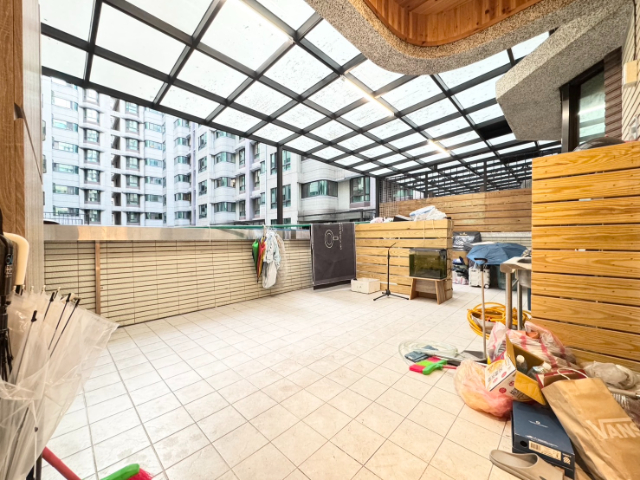 泰山買方賣屋大露台京城美妝四房車,新北市泰山區仁義路