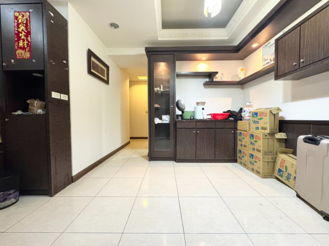 泰山買房賣屋京城邊間四房車,新北市泰山區仁義路