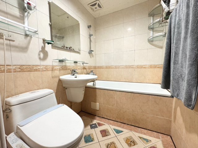 泰山買房賣屋京城邊間四房車,新北市泰山區仁義路