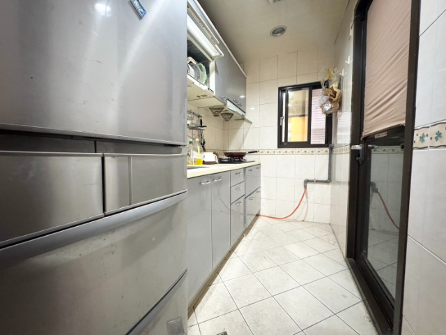 泰山買房賣屋京城邊間四房車,新北市泰山區仁義路