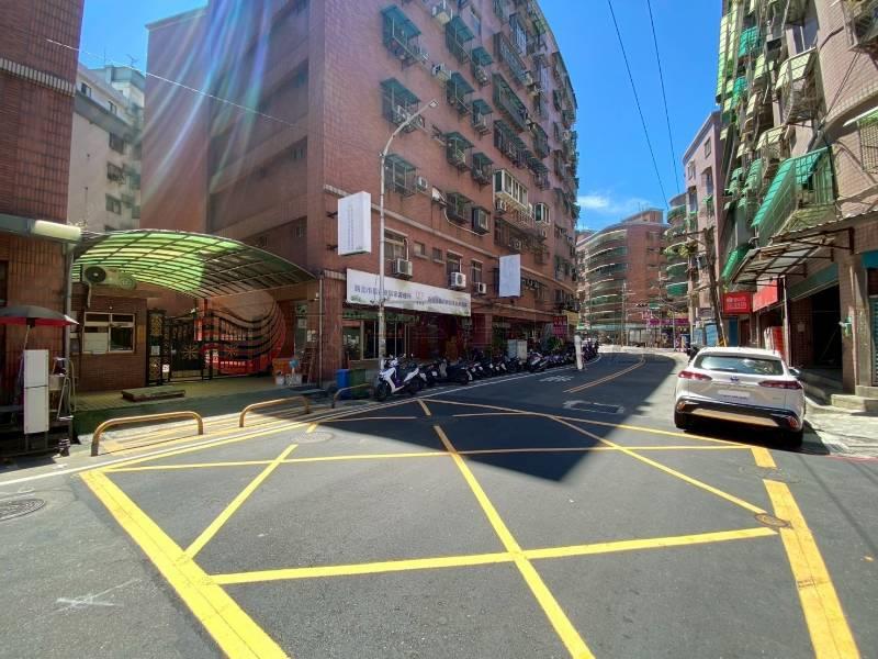 五股買房賣屋三面採光方正大三房,新北市五股區成泰路三段