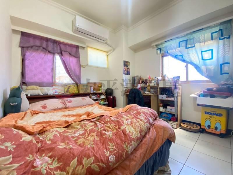 五股買房賣屋三面採光方正大三房,新北市五股區成泰路三段