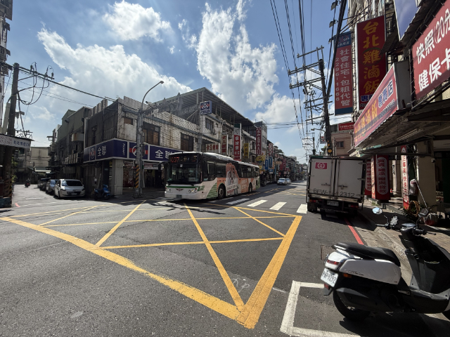 泰山買房賣屋明志路上黃金店面,新北市泰山區明志路一段