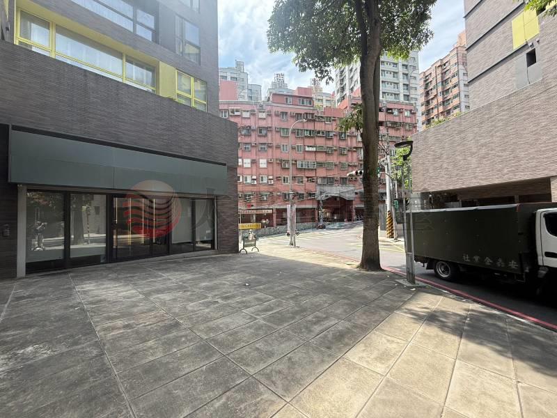 五股買房賣屋小宅邊間面寬金店面,新北市五股區水碓五路