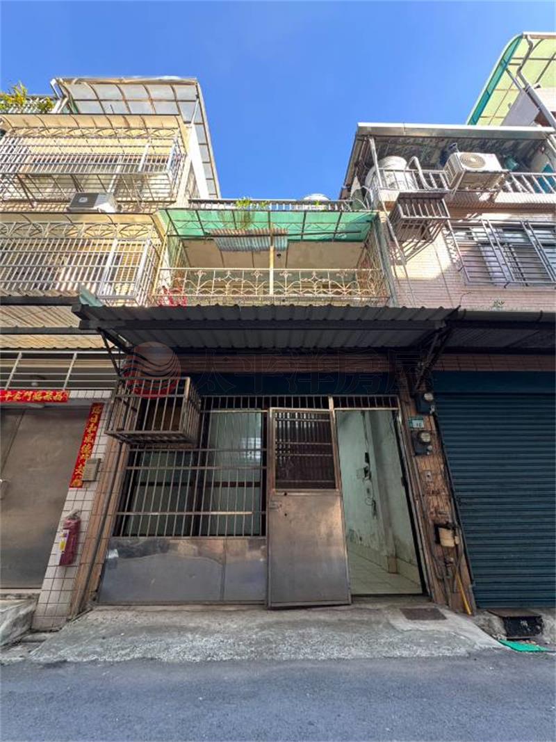 泰山買房賣屋泰山高中靜巷有天有地透天,新北市泰山區辭修路
