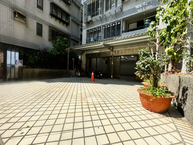 五股買房賣屋五福面寬黃金店面,新北市五股區五福路