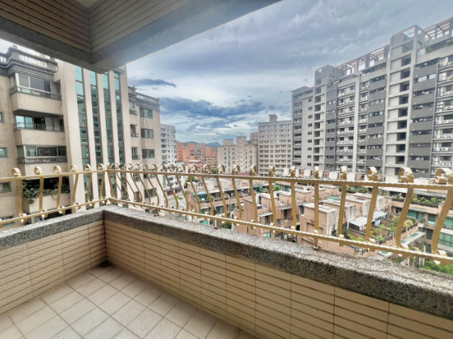 泰山買房賣屋十八甲哈佛景觀大四房,新北市泰山區仁愛路