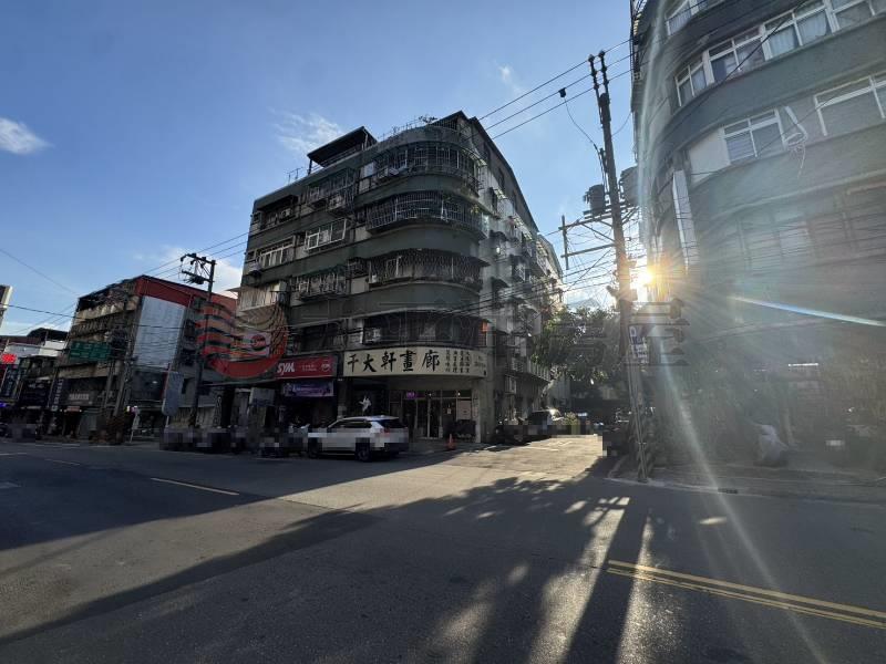 泰山買房賣屋現金流黃金雞母10套,新北市泰山區明志路三段