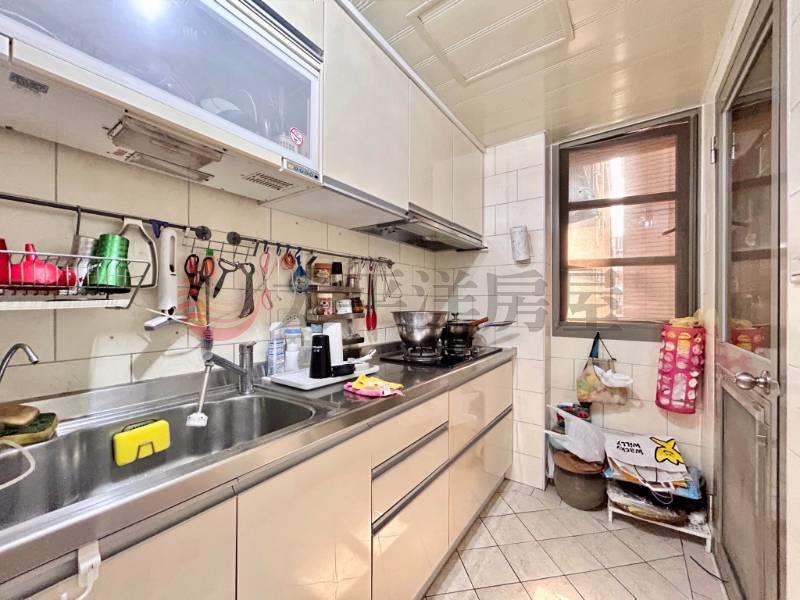 泰山買房賣屋十八甲高樓層採光3房車,新北市泰山區中港西路