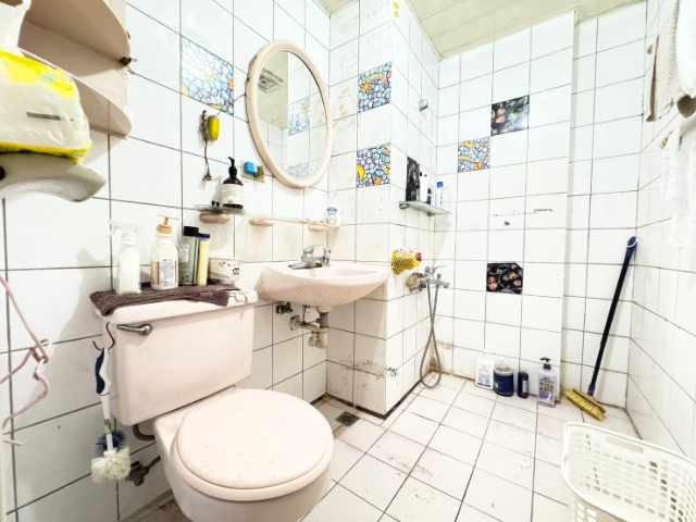 五股買房賣屋6.6%公設電梯三房超大車位,新北市五股區五福路