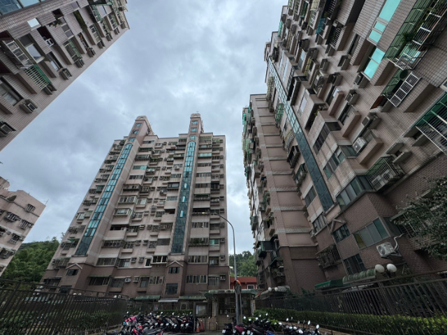 五股買房賣屋6.6%公設電梯三房超大車位,新北市五股區五福路