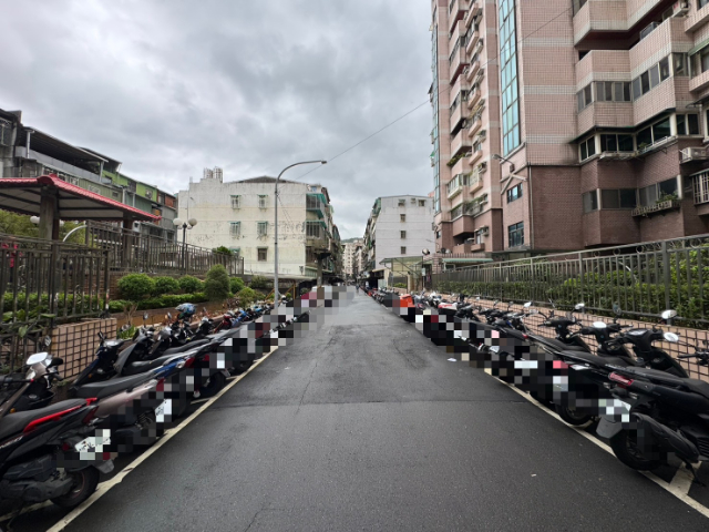 五股買房賣屋6.6%公設電梯三房超大車位,新北市五股區五福路