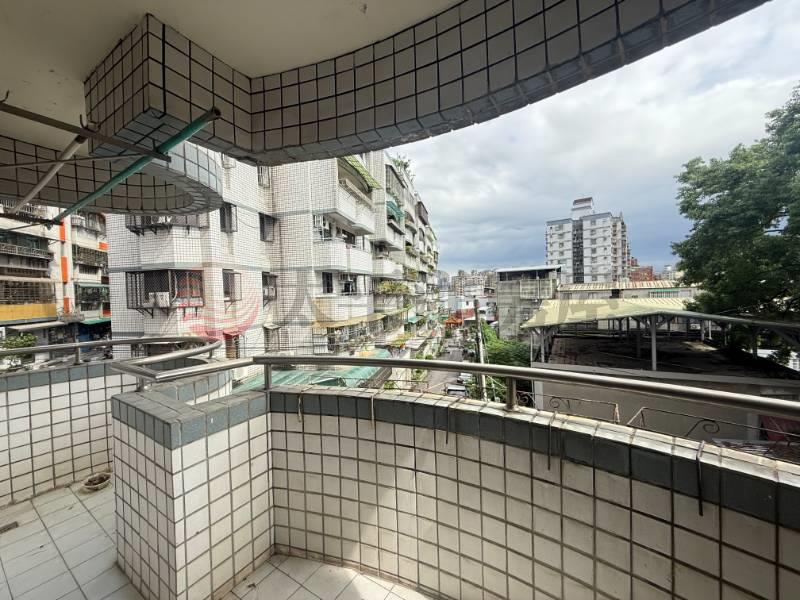 泰山買房賣屋稀有三陽開泰三房車,新北市泰山區辭修路