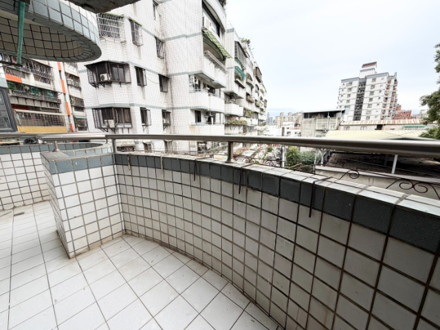 泰山買房賣屋稀有三陽開泰三房車,新北市泰山區辭修路