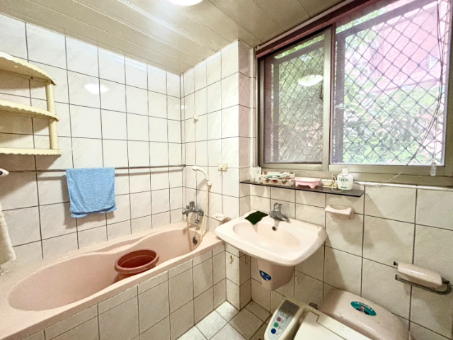 泰山買房賣屋晶華小築採光大三房,新北市泰山區明志路二段