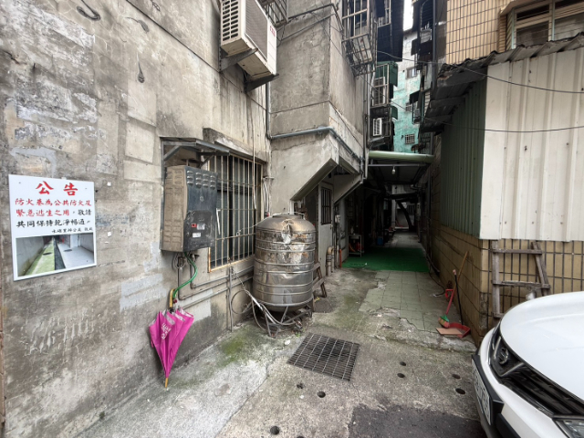 五股買房賣屋4米5面寬邊間聚財店面,新北市五股區成泰路一段