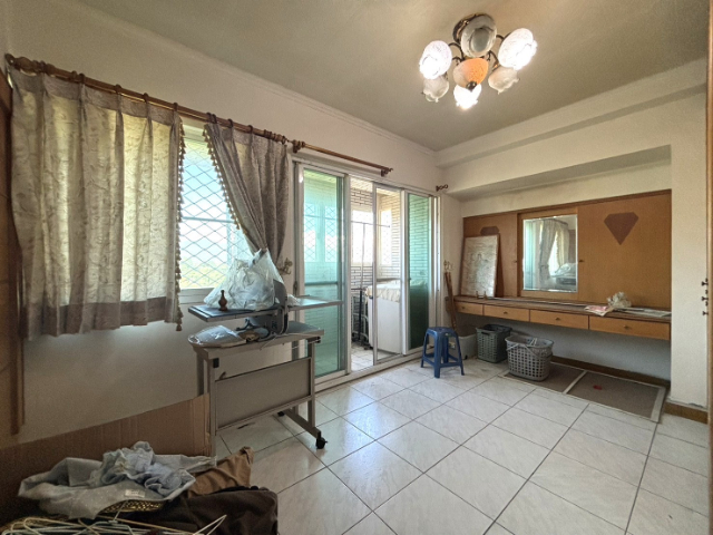 五股買房賣屋稀有樓中樓低總價大四房車,新北市五股區西雲路