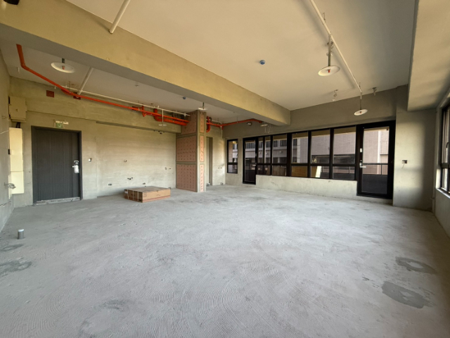 泰山買房賣屋機捷旁商務大空間,新北市泰山區新北大道五段