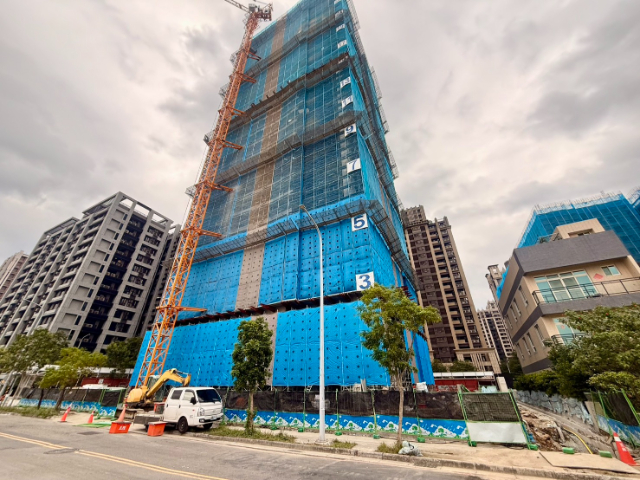 泰山買房賣屋知名華固邊間四房雙車,新北市泰山區花田路