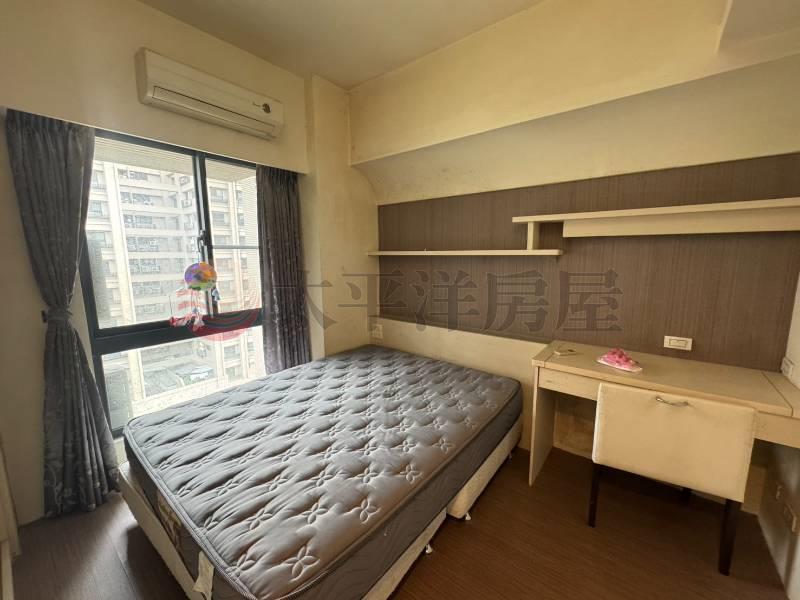 次頂樓洲子洋超大空間可碩4平車,新北市五股區新城一路