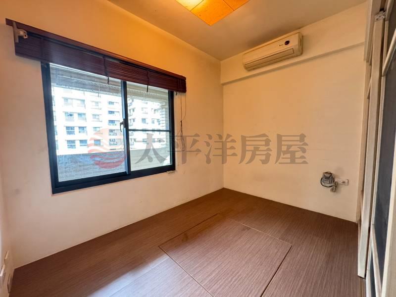 次頂樓洲子洋超大空間可碩4平車,新北市五股區新城一路