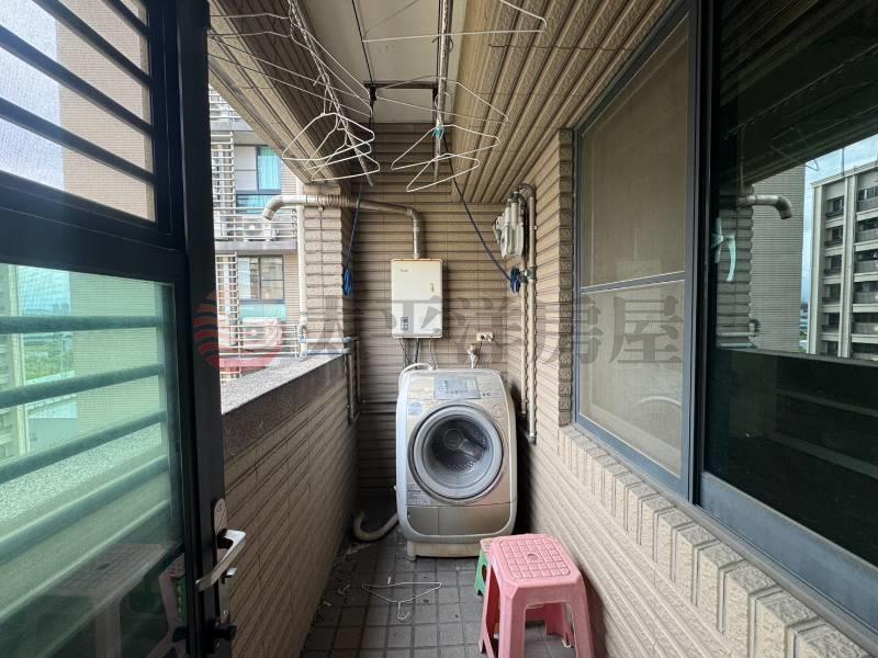 次頂樓洲子洋超大空間可碩4平車,新北市五股區新城一路