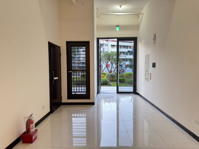 五股買房賣屋成州國小醒目店面,新北市五股區成泰路三段