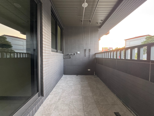 五股買房賣屋成州國小醒目店面,新北市五股區成泰路三段