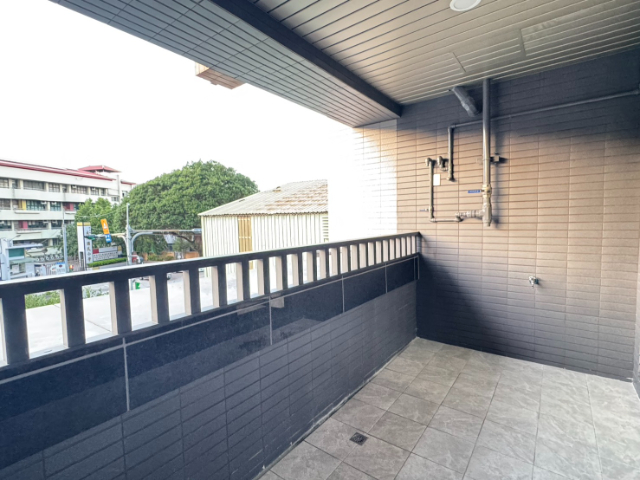 五股買房賣屋成州國小醒目店面,新北市五股區成泰路三段