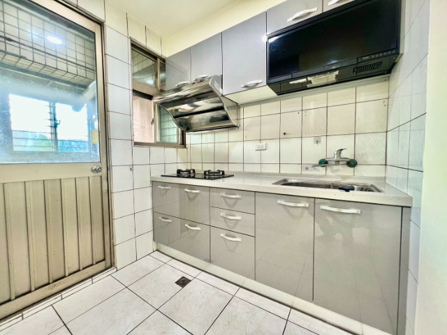 五股買房賣屋邊間無限棟距兩房,新北市五股區成泰路一段