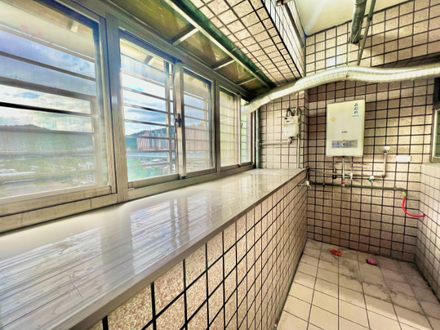 五股買房賣屋邊間無限棟距兩房,新北市五股區成泰路一段