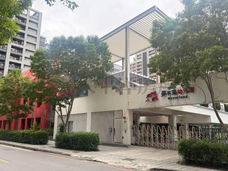 泰山買房賣屋明日美麗景觀兩房車,新北市泰山區信華六街