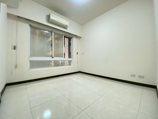 泰山買房賣屋十八甲正中心三房車,新北市泰山區仁愛路