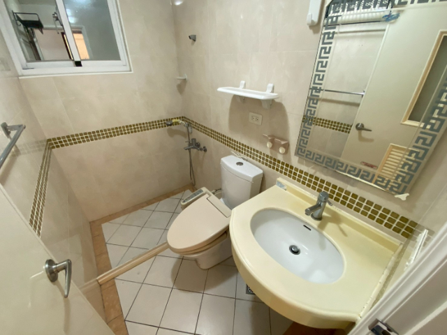 泰山買房賣屋十八甲正中心三房車,新北市泰山區仁愛路