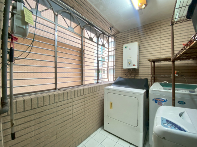 泰山買房賣屋18甲旁低公設採光美4房,新北市泰山區楓樹街