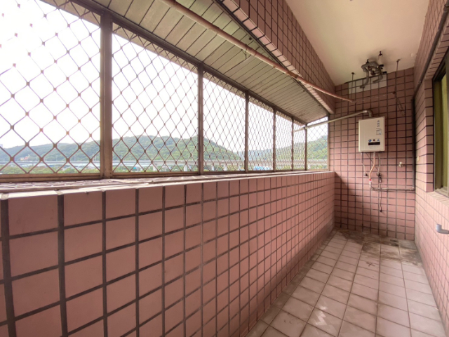 泰山買房賣屋低公設採光電梯三房,新北市泰山區泰林路二段