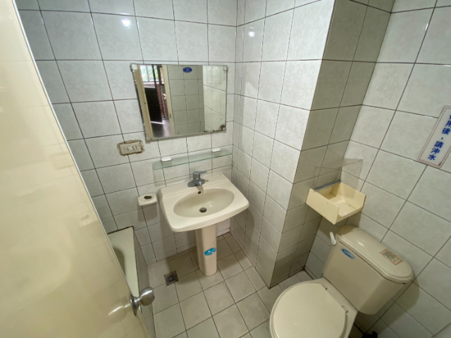 泰山買房賣屋低公設採光電梯三房,新北市泰山區泰林路二段