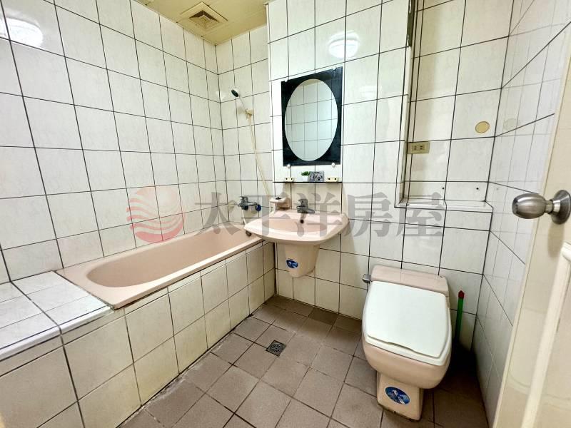 泰山買房賣屋13%低公設前後陽台三房,新北市泰山區泰林路二段