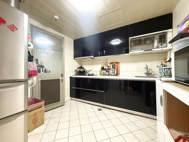 泰山買房賣屋羅浮美裝四房車,新北市泰山區仁愛路