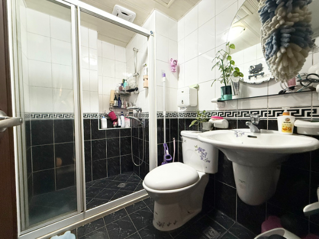 泰山買房賣屋羅浮美裝四房車,新北市泰山區仁愛路