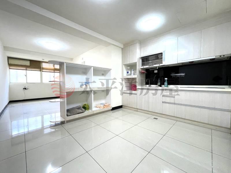 泰山買房賣屋中央獨享邊間方正兩房,新北市泰山區中央路