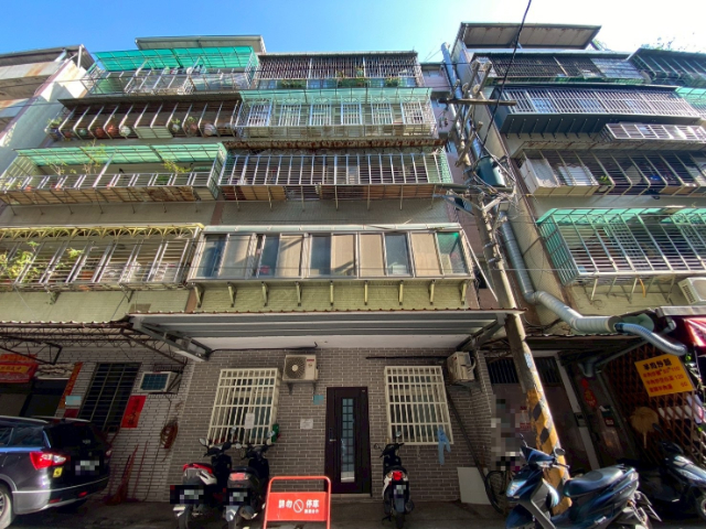 泰山買房賣屋輔大旁大坪數大四房,新北市泰山區明志路三段