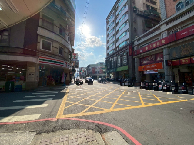 泰山買房賣屋輔大旁大坪數大四房,新北市泰山區明志路三段