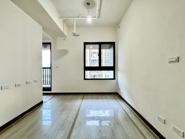 五股買房賣屋快樂王國邊間三房車,新北市五股區成洲五路