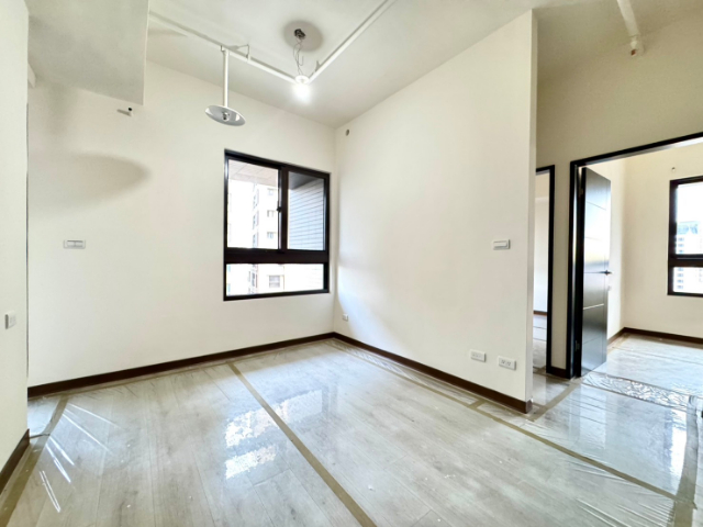 五股買房賣屋快樂王國邊間三房車,新北市五股區成洲五路